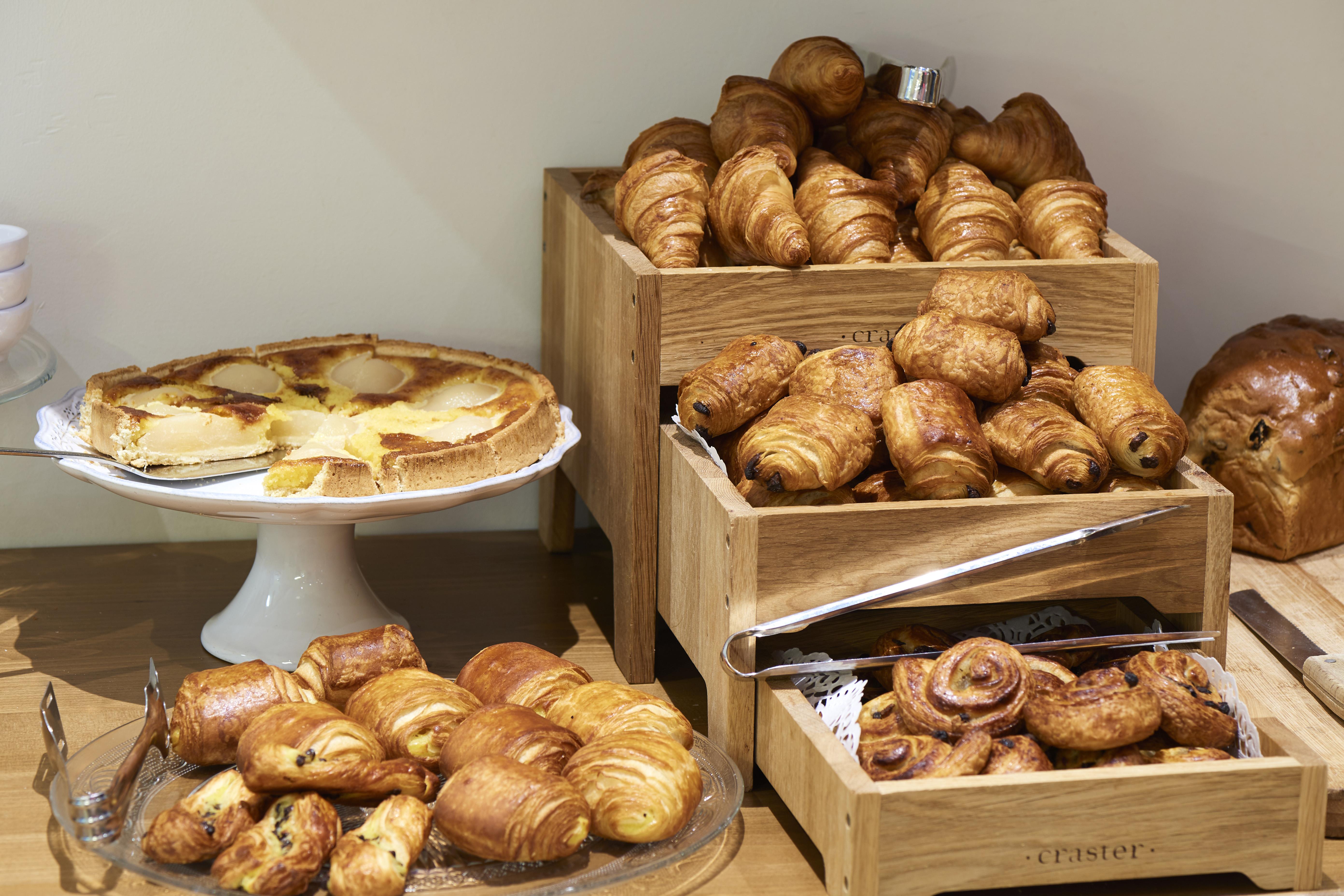 Stanhope Hotel By Thon Hotels Брюссель Экстерьер фото Croissants and other pastries