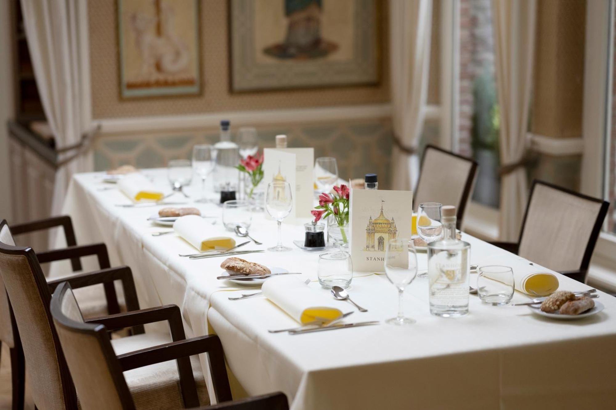 Stanhope Hotel By Thon Hotels Брюссель Экстерьер фото A table set for a blind tasting