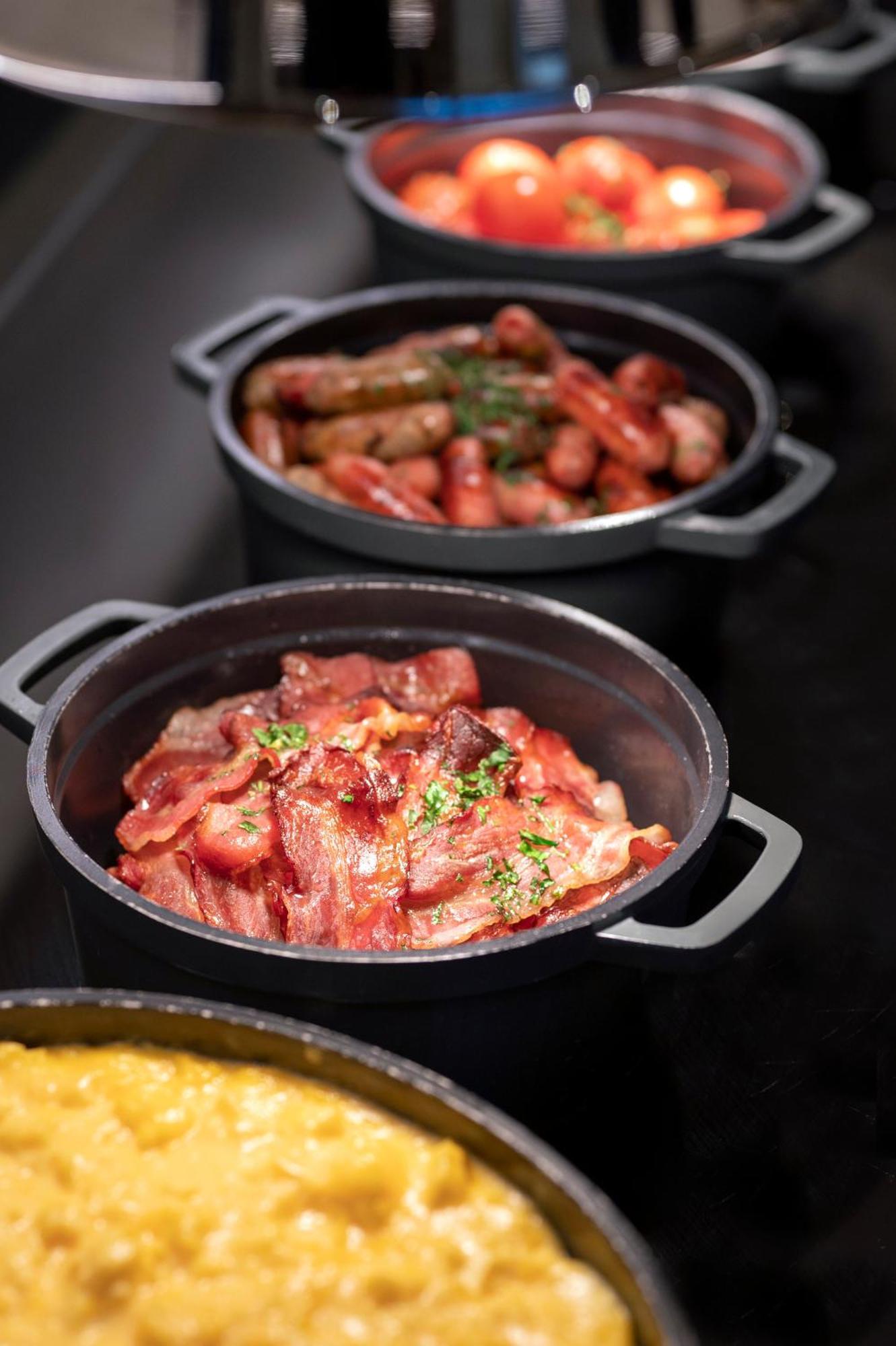 Stanhope Hotel By Thon Hotels Брюссель Экстерьер фото A pan of bacon