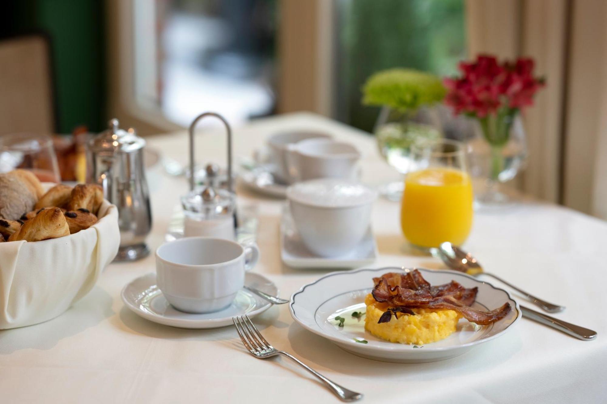 Stanhope Hotel By Thon Hotels Брюссель Экстерьер фото Breakfast at the hotel